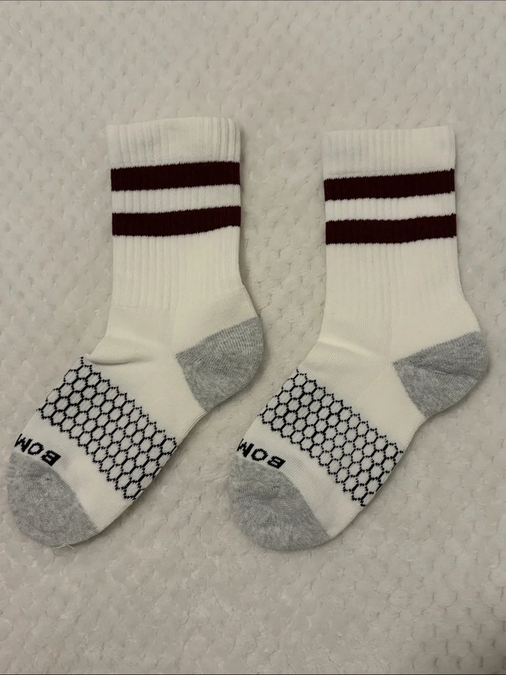 NWOT Bombas Vintage Stripes Half Calf Socks - White With Burgundy Stripes-Small